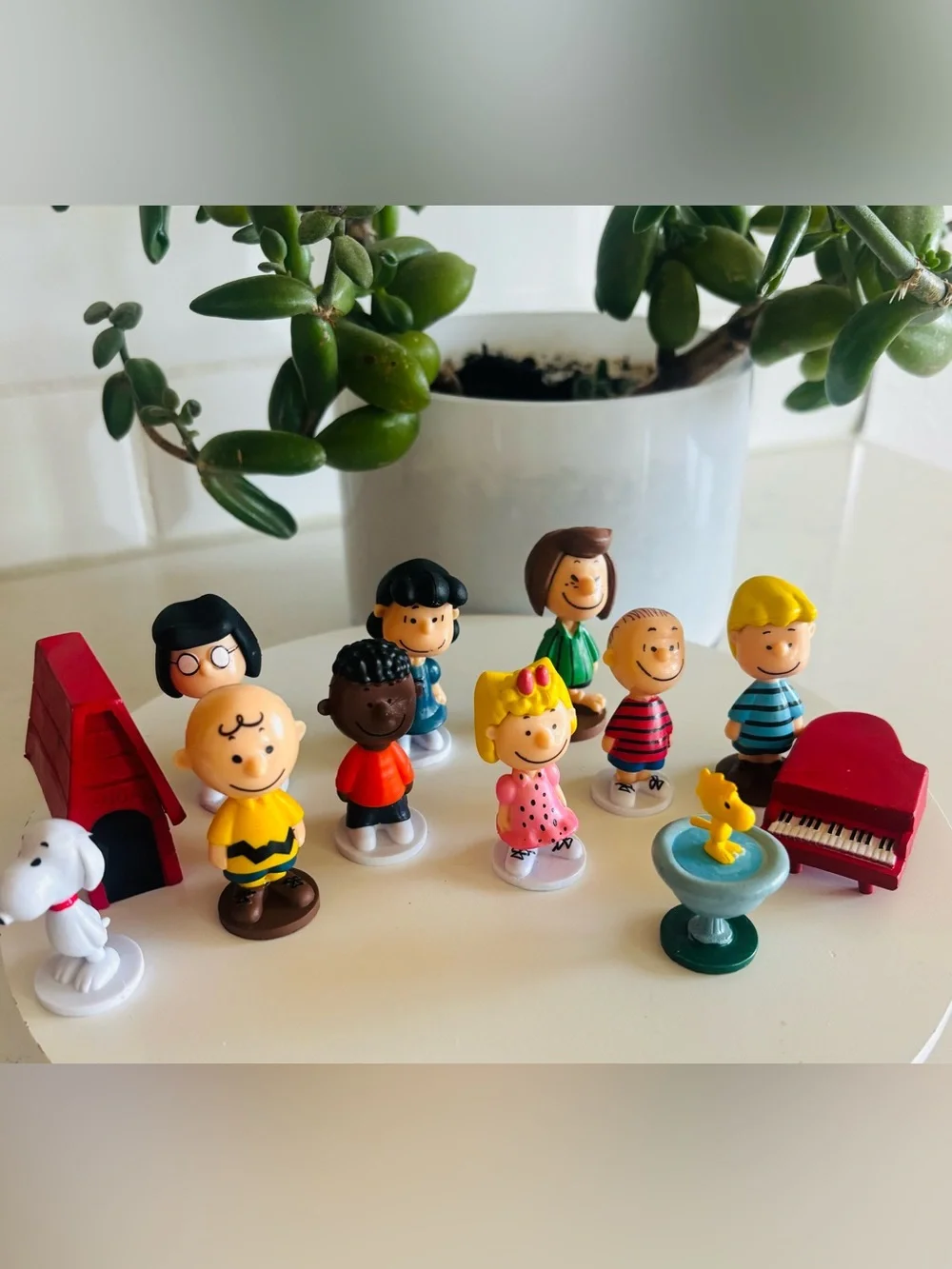Peanuts figure set